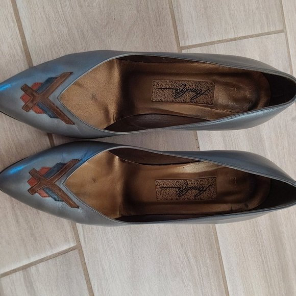 Amalfi Gray Metallic Leather Pointed Toe Slip On Mid Heel Pump.  Size 6B - Picture 2 of 7
